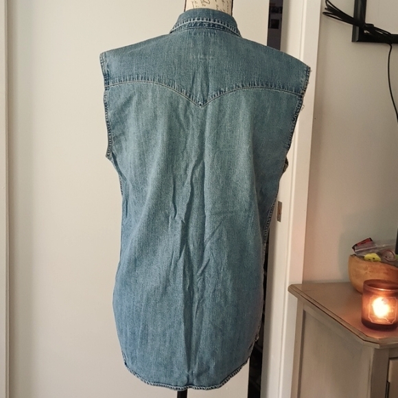 Vintage LEVI'S Sleeveless Denim Shirt - Picture 3 of 7